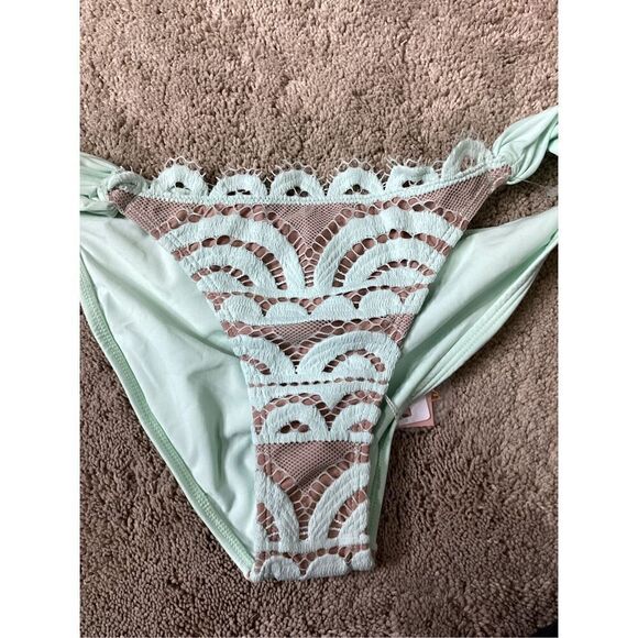 New. Pilyq lace fanned full bikini bottom. Large - Picture 6 of 7